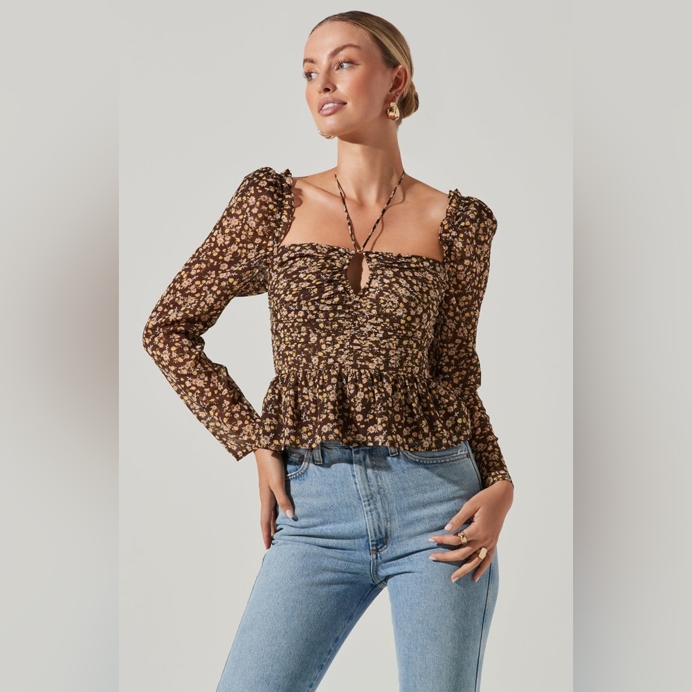 ASTR The Label Toni Ruched Halter long sleeve peplum floral top